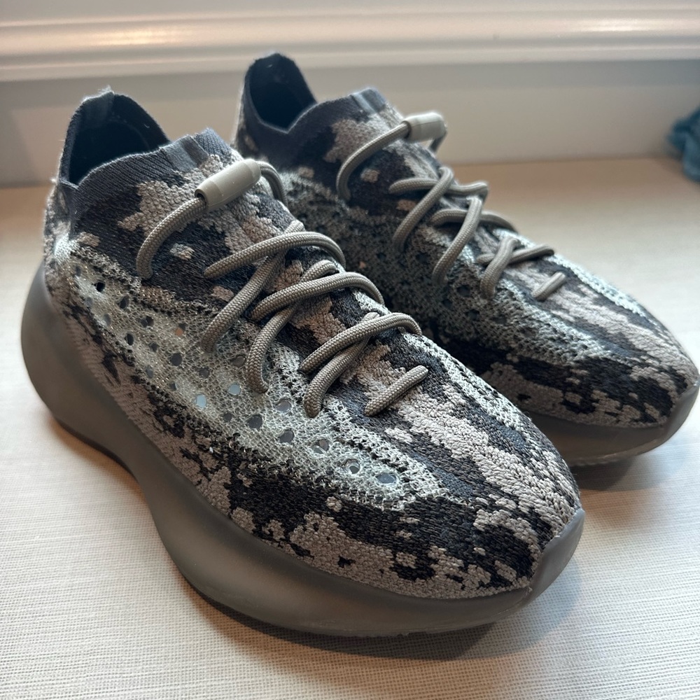 ADIDAS Yeezy Boost